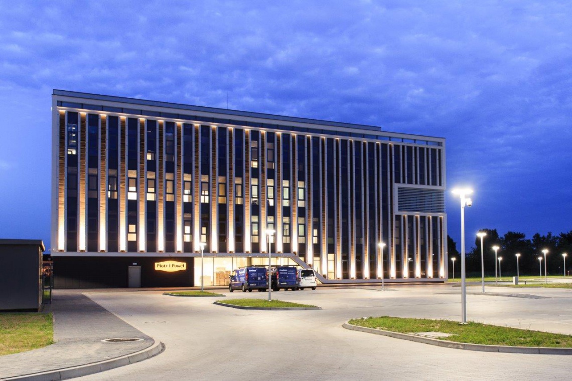 Biurowiec sieci Piotr i Paweł w Poznaniu, fot. mat. prasowe PTB Nickel Co wyróżnia biurowiec sieci Piotr i Paweł? Niezwykła fasada