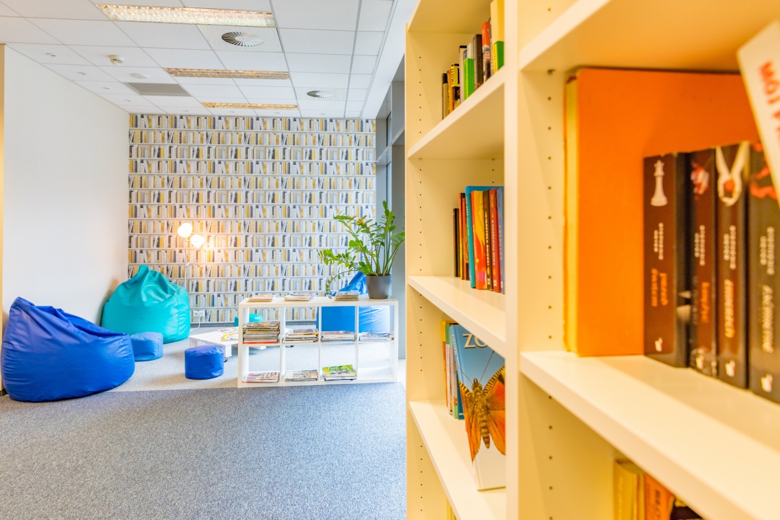 Wymiennik książek w Marynarska Business Park Przestrzeń wspólna nie musi być pusta