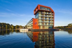Jak stworzyć futurystyczną architekturę w zgodzie z naturą i do tego na wyspie? 