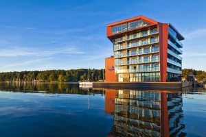 Jak stworzyć futurystyczną architekturę w zgodzie z naturą i do tego na wyspie? 