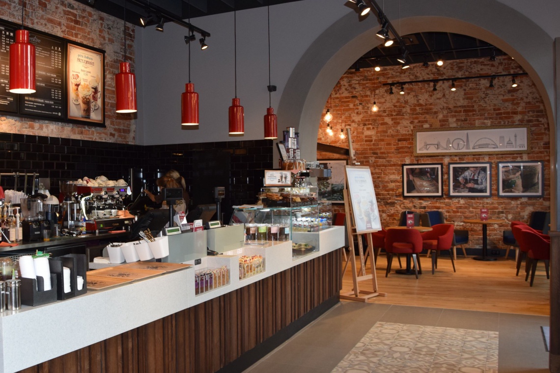 Costa Coffee, Plac Trzech Krzyży, fot. materiały prasowe Costa Coffee wraca na Plac Trzech Krzyży - nadal klimatycznie i przytulnie