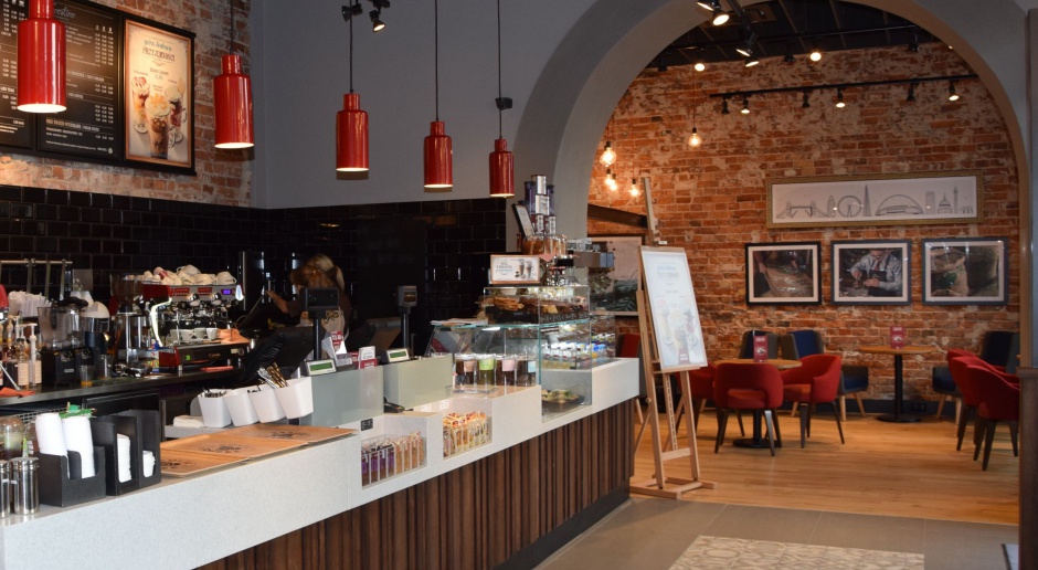Costa Coffee wraca na Plac Trzech Krzyży - nadal klimatycznie i przytulnie