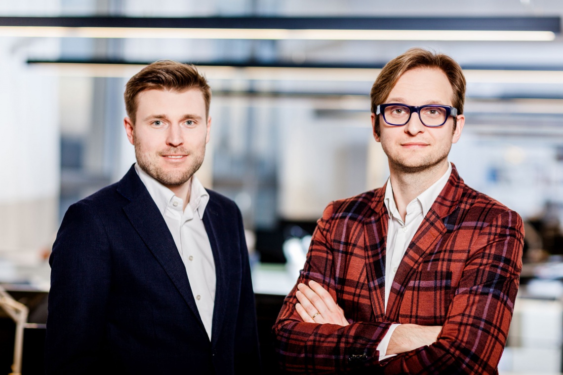 Marcin Iwaszkiewicz i Jan Sukiennik, architekci z pracowni Retail & Development, fot. materiały pracowni E-commerce a projektowanie salonów sprzedaży