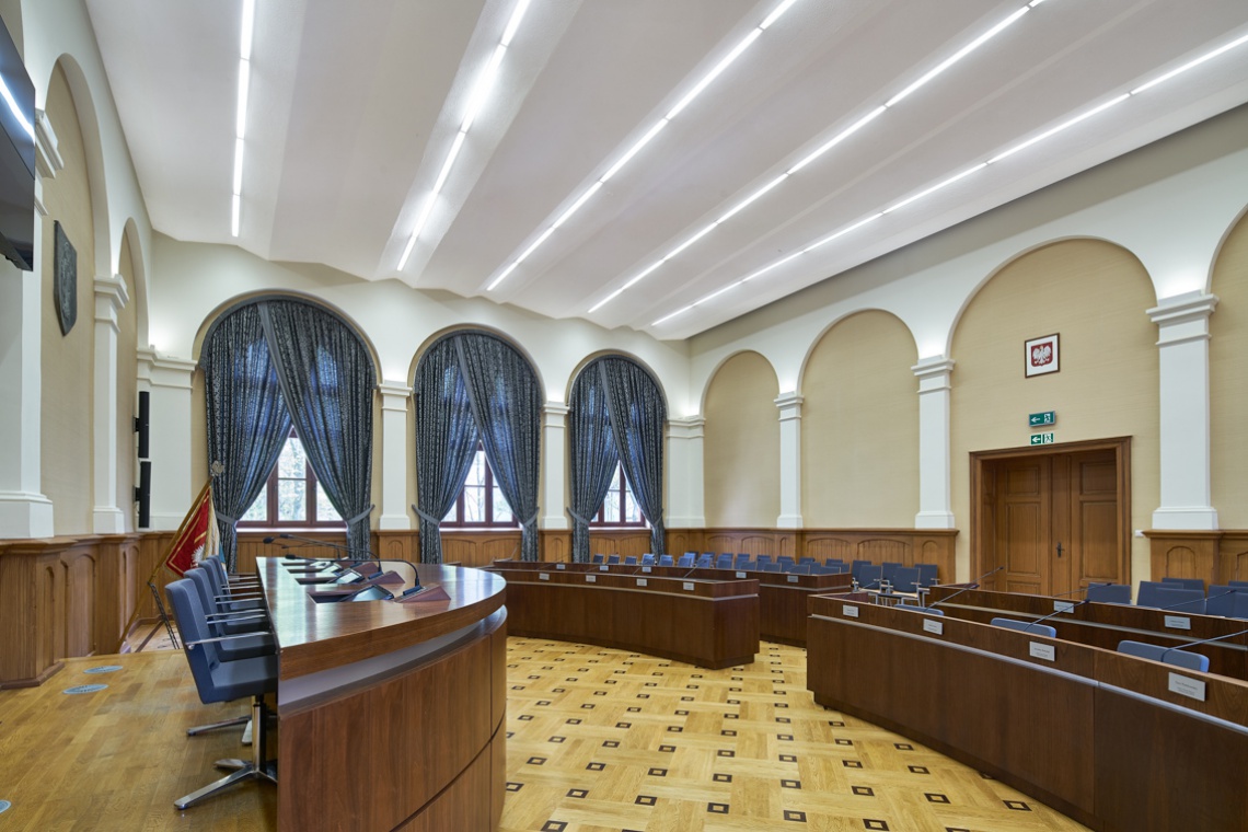fot. materiały prasowe Wnętrze przystosowane do pracy – sala sesyjna Rady Miasta Olsztyna