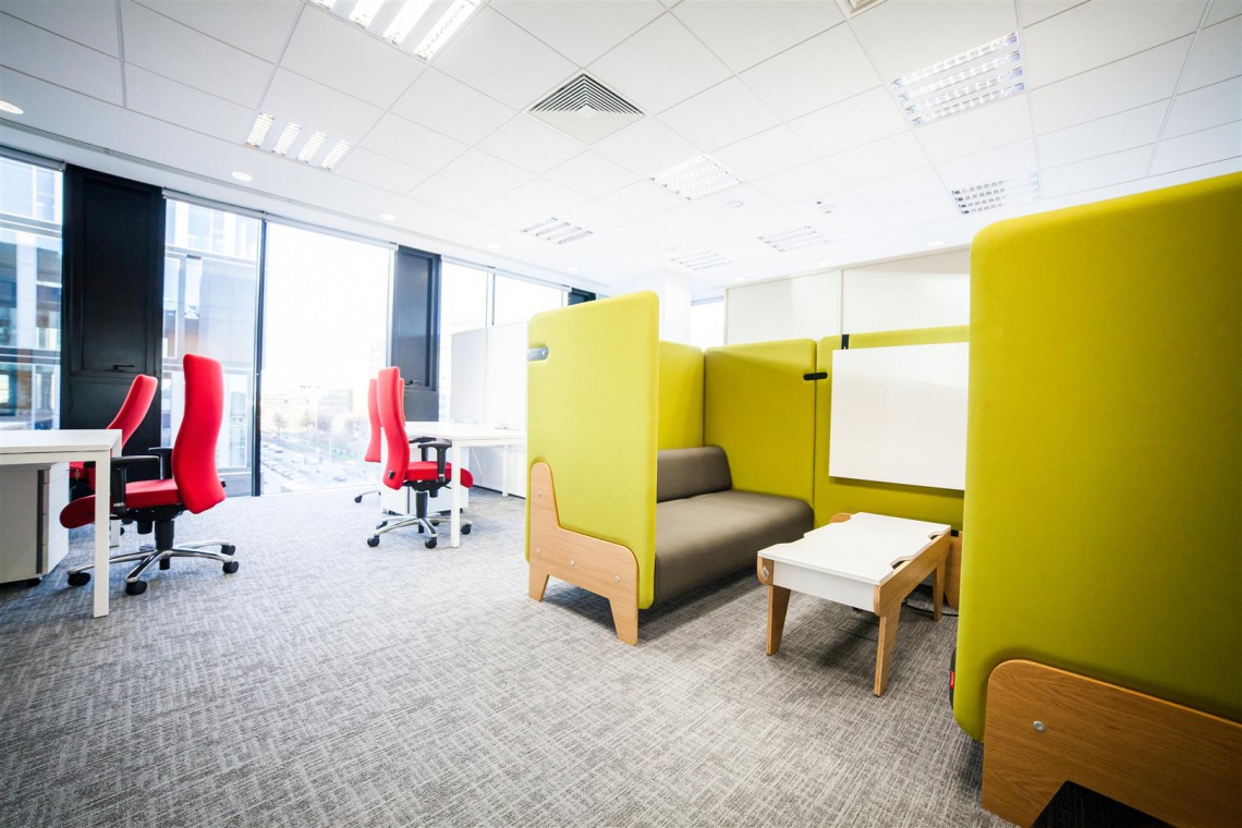 Astra Zeneca, fot. materialy prasowe Mikomax Smart Office Massive Design Pufy i hamaki w natarciu – kreatywne biura nie tylko dla branży kreatywnej