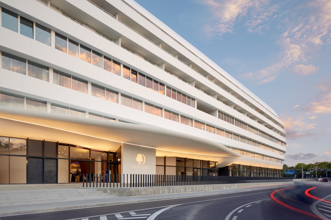 fot. materiały prasowe OVO Wrocław Futurystyczna bryła OVO Wrocław. DoubleTree by Hilton walczy o Property Design Awards