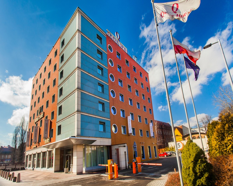 Qubus Hotel Gliwice. W hotelu czeka na gości 89 pokoi. Do dyspozycji są także dwie sale konferencyjne oraz restauracja na 54 osoby. To trzygwiazdkowy obiekt, który powstał w 2003 roku. Każdy hotel to inna historia. Zobacz jak rosła sieć Qubus