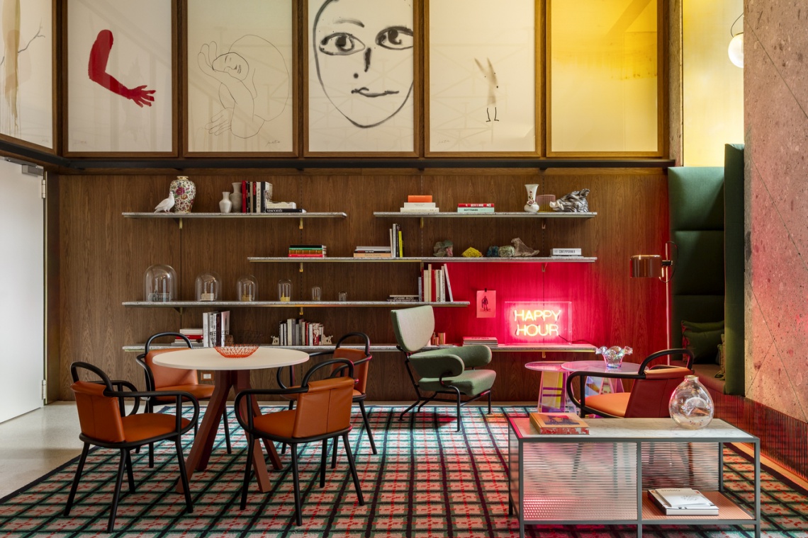 Room Mate Hotels w Mediolanie. Projekt Patricia Urquiola. / fot. materiały prasowe hotelu Mediolańska ironia w hotelu, który zaprojektowała Patricia Urquiola
