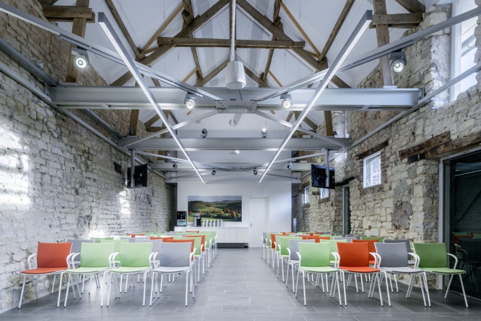 Fot. www.trilux.com To mistrzowska rewitalizacja. W byłym gospodarstwie powstało centrum doradztwa
