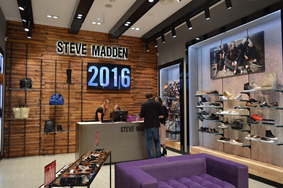 Steve Madden Egzotyczne drewno i metal. Steve Madden w designerskim wydaniu