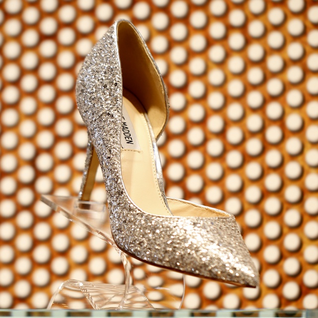 Steve Madden Egzotyczne drewno i metal. Steve Madden w designerskim wydaniu