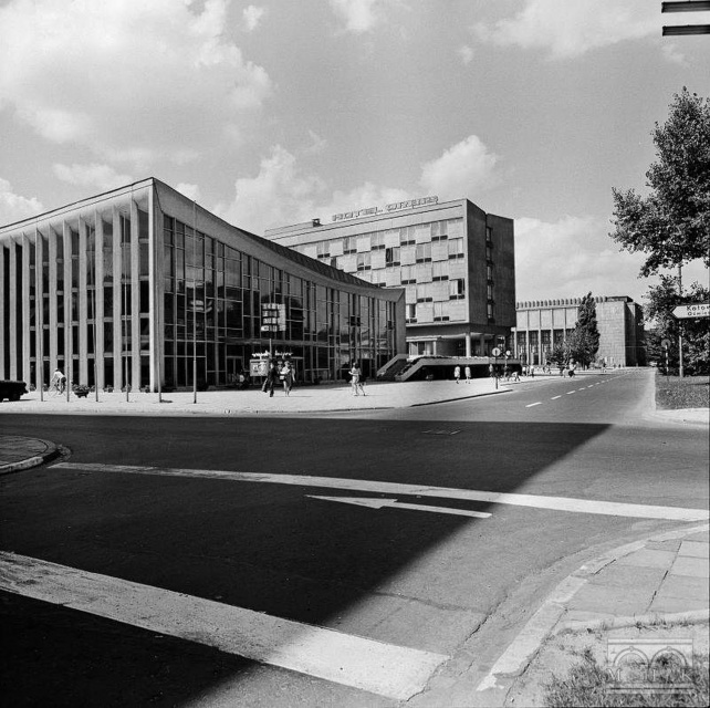 Kino Kijów (obecnie Kijów Centrum) - Henryk Hermanowicz / Muzeum Historyczne Miasta Krakowa Kino Kijów i hotel Cracovia - prestiżowe inwestycje Krakowa lat 60. XX wieku