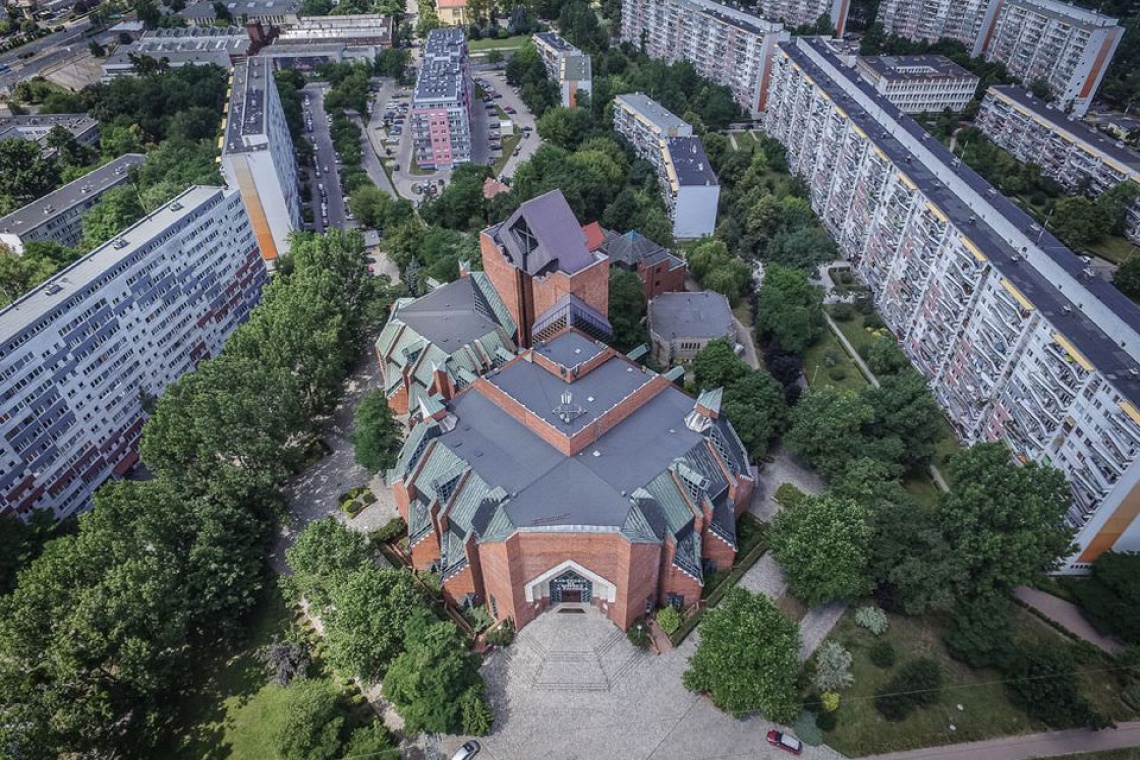 Kościół Matki Bożej Królowej Pokoju we Wrocławiu, fot. Igor Snopek www.architektura7dnia SARP i Wrocław rzucają wyzwanie projektantom. Piękny kościół jest możliwy?
