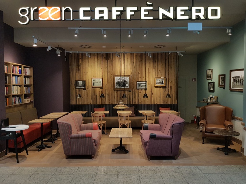 Green Caffe Nero, Galeria Krakowska Rzemieślnicy, stolarze i kowale - to oni tworzą meble dla Green Caffè Nero