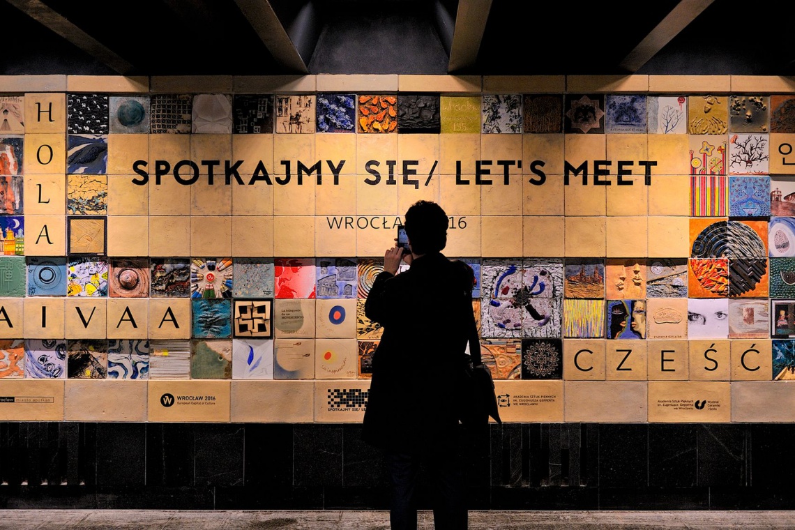 Zobacz, jak powstawał największy ceramiczny mural w Polsce