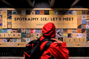 Zobacz, jak powstawał największy ceramiczny mural w Polsce