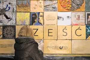 Zobacz, jak powstawał największy ceramiczny mural w Polsce