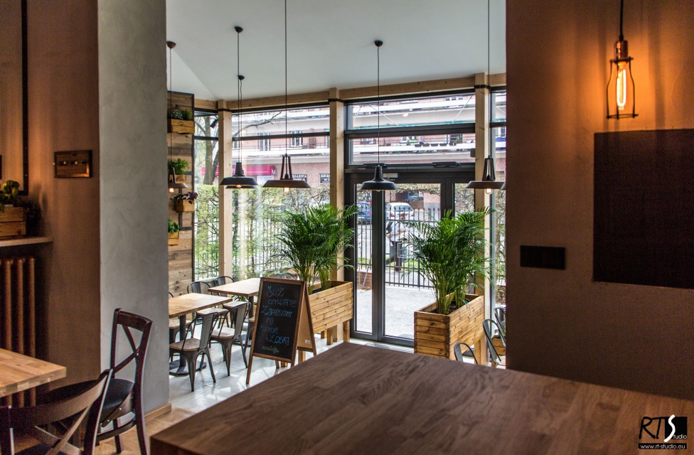 Widok na salę 1 z sali 2. / Proj. i fot. RT-studio. Źródło: Archiconnect.pl Ach, piękny Neapolu! Tak powstawało wnętrze włoskiej restauracji w Warszawie