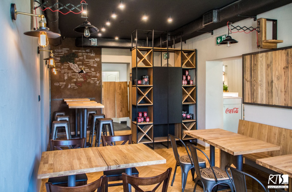 Sala 3 - mapa kulinarne regiony Włoch. / Proj. i fot. RT-studio. Źródło: Archiconnect.pl Ach, piękny Neapolu! Tak powstawało wnętrze włoskiej restauracji w Warszawie