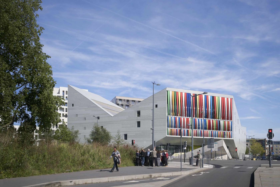 Maison Stéphane Hessel, fot. JDS Architects Magia kolorów na planie trójkąta. To centrum od JDS Architects