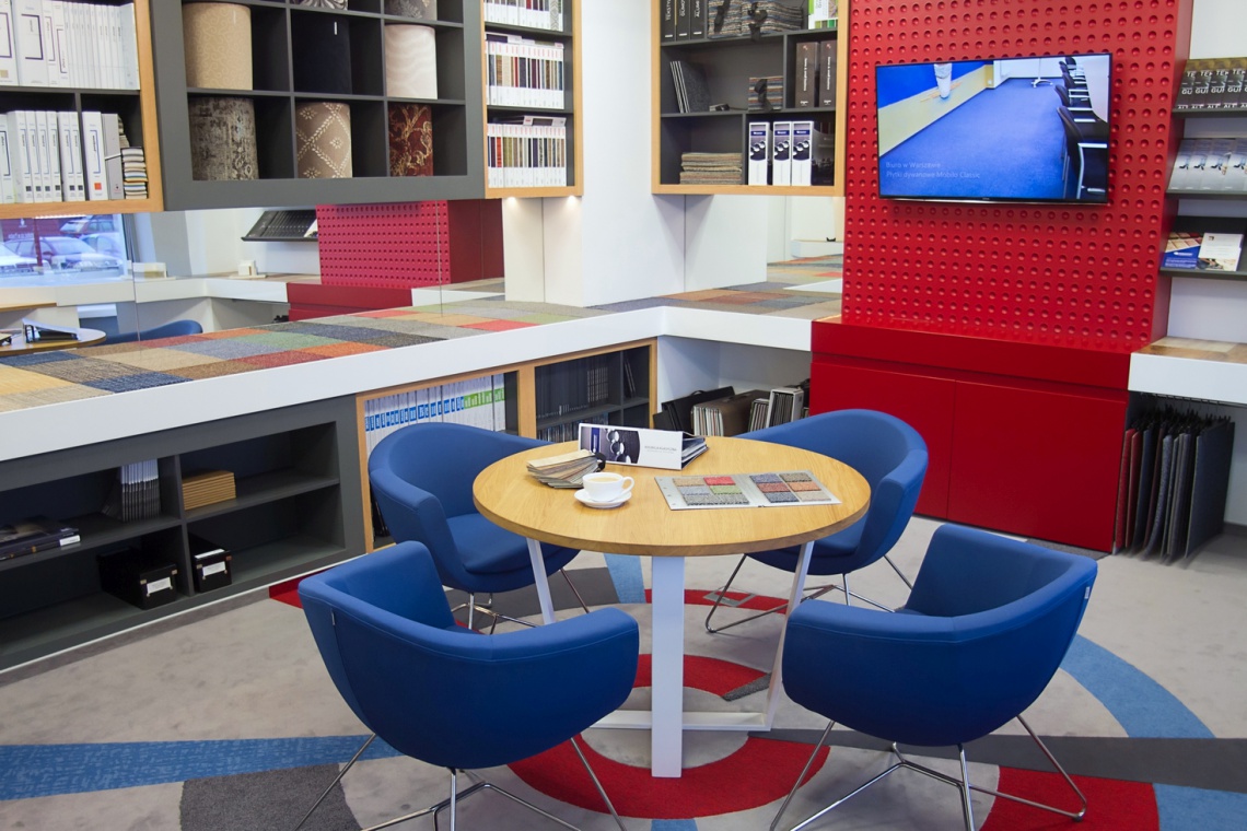 fot. mat. prasowe Zabawa kolorami - zobacz showroom dystrybutora wykładzin