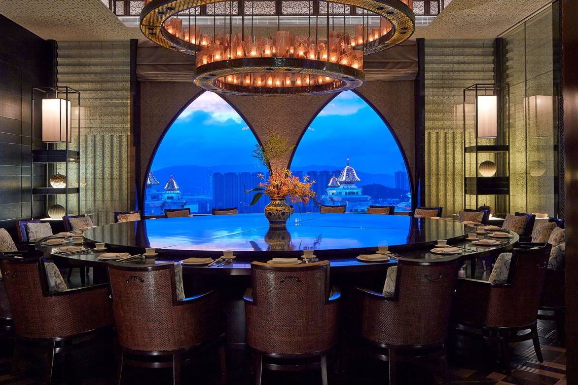 fot. Ritz Carlton Hotelowe restauracje na świeczniku