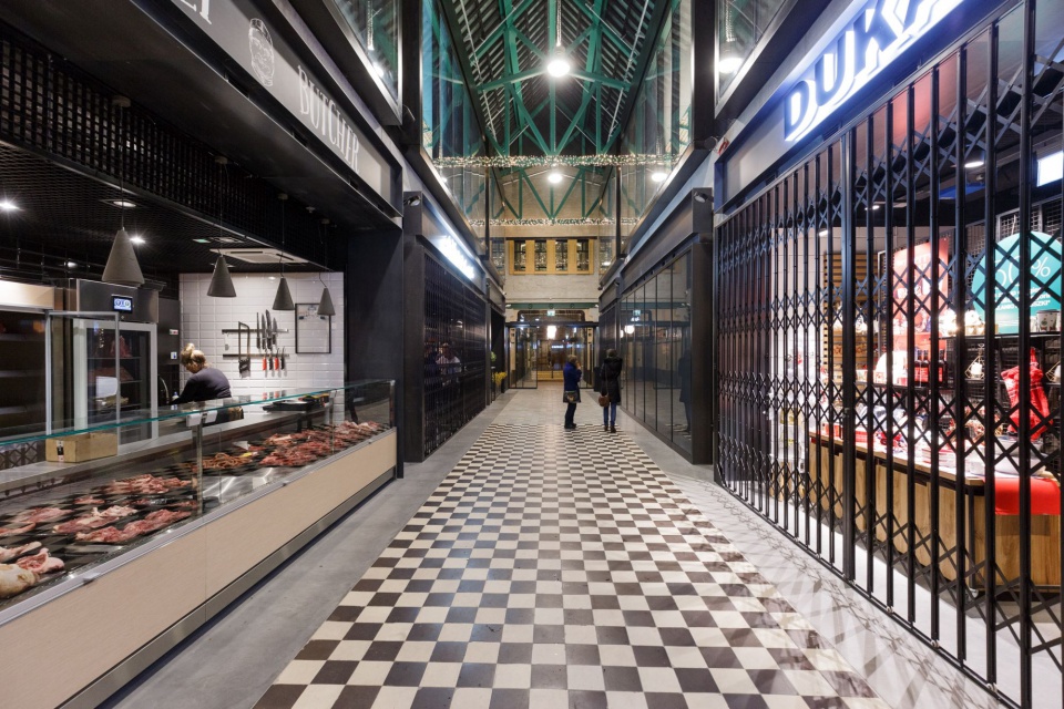 fot. materiały prasowe Philips Lighting Oświetlenie w stylu retro. Zobacz Halę Koszyki w nowym świetle
