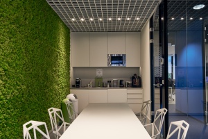 Młodzi i dynamiczni - zobacz minimalistyczne biuro projektu Rave Architects