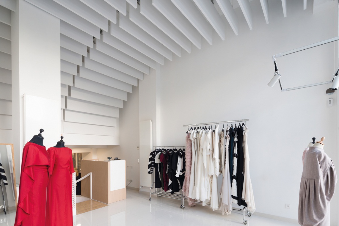 Designerski wystrój sklepu to dla wielu butików i sieci sposób na przyciągnięcie klientów Fot. Armstrong Sklepy jak galerie sztuki i designu
