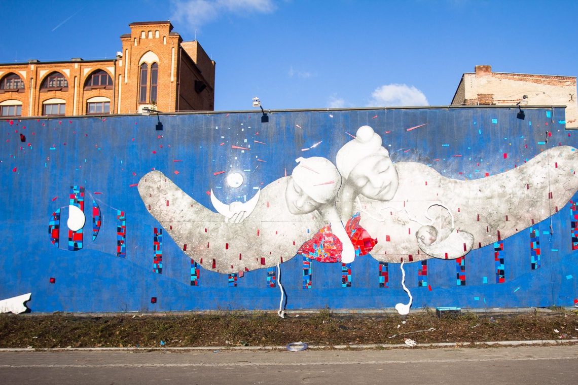 Fot. M.Stempij Mural czy płaskorzeźba? Mona Tusz tworzy w Łodzi