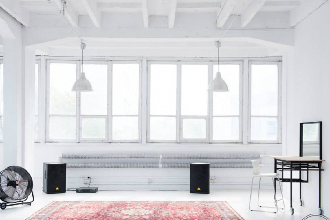 Proj. Studio R35. Źródło: Archiconnect.pl Jasna Sprawa, tu się robi zdjęcia w designerskim wnętrzu
