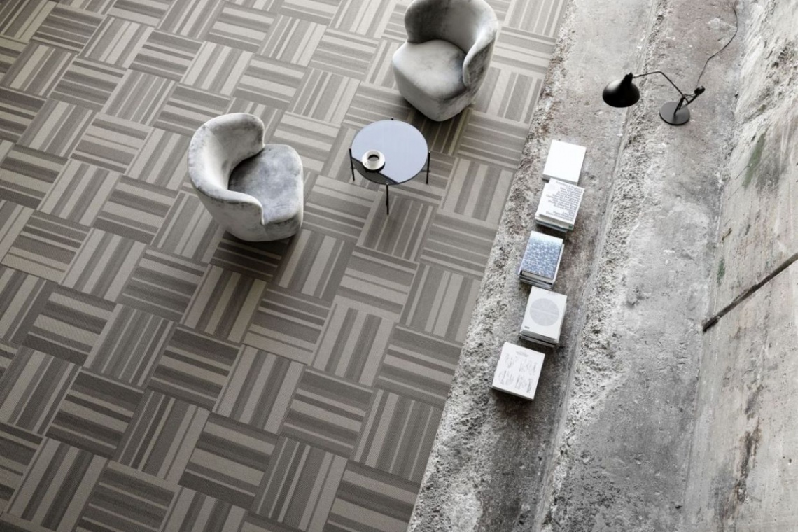 Carpet Studio Rawline Scala Crepe fot. materiały praowe Powrót do przeszłości. Wykładziny inspirowane klasycznymi tkaninami