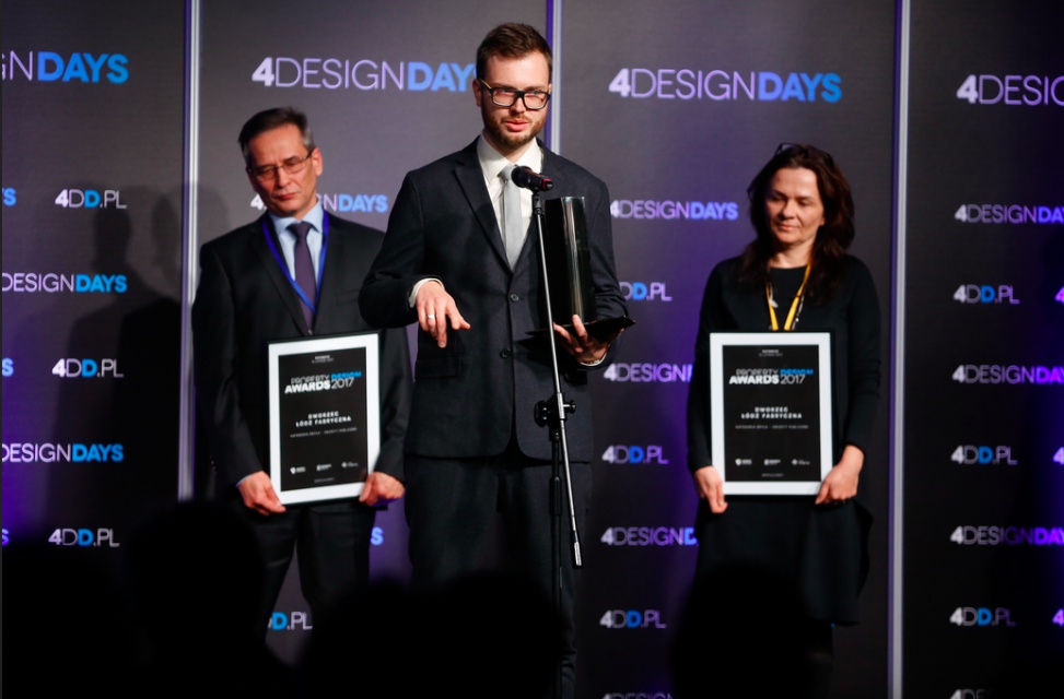 Nagrodę w kategorii Bryła - Obiekt publiczny zdobyła Łódź Fabryczna.
Statuetkę odebrali Bartosz Poniatowski z Urzędu Miasta Łódź, Zdzisław Strożek, reprezentant PKP oraz Magdalena Federowicz Boule w imieniu fabryczna. Niezwykłe statuetki Property Design Awards 2017 już przyznane!
