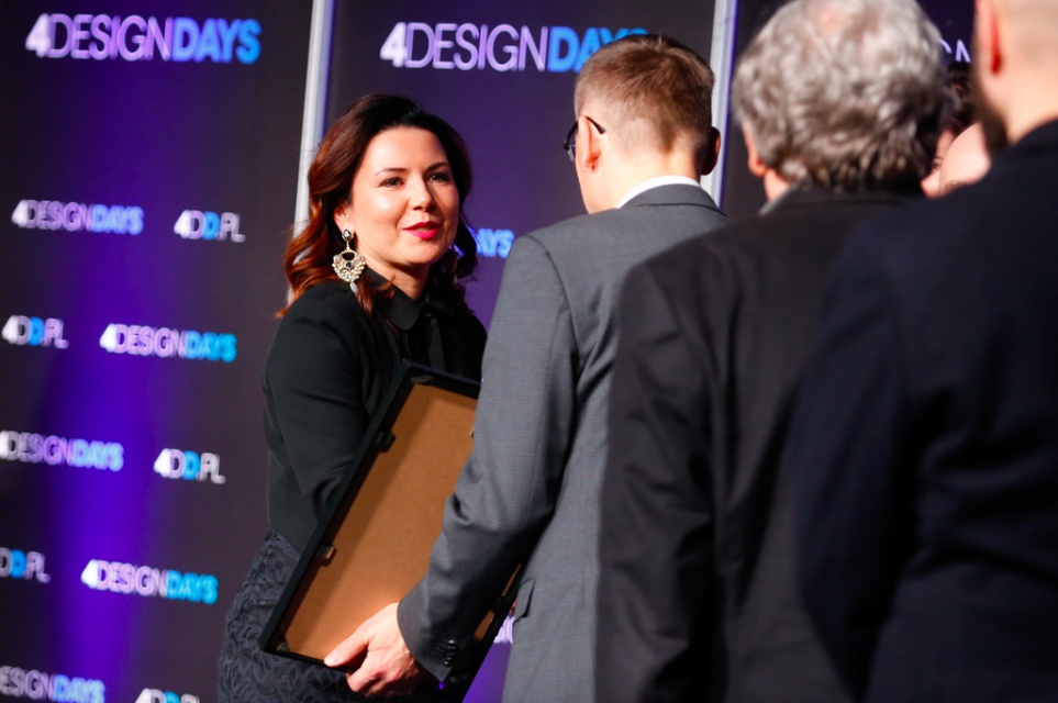 Hala Koszyki odebrała nagrodę w dwóch kategoriach. Statuetkę odebrała Edyta Bobek - Leasing Director, Griffin Real Estate. Niezwykłe statuetki Property Design Awards 2017 już przyznane!
