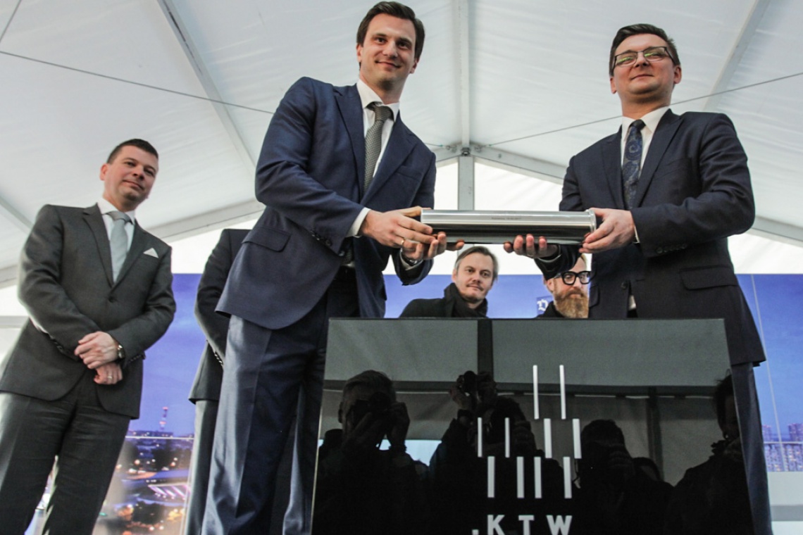 Kamień Węgielny .KTW. Fot. PTWP .KTW w centrum Katowic z kamieniem węgielnym. To projekt Medusa Group