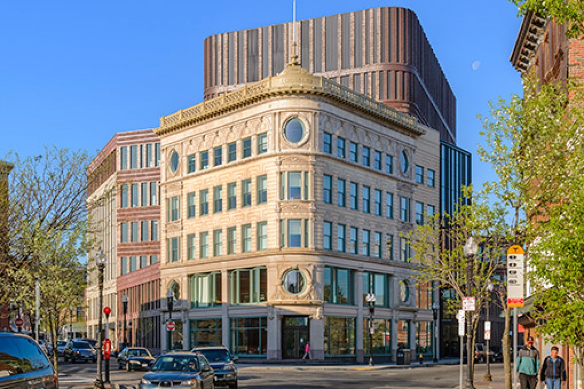 fot. Bruce C. Bolling Municipal Building Design na medal