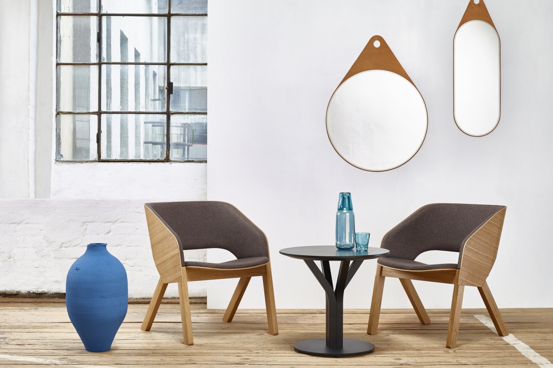 Merano lounge armchair & Bloom fot, mat. prasowe Fotel idealny do hotelowego i biurowego lobby