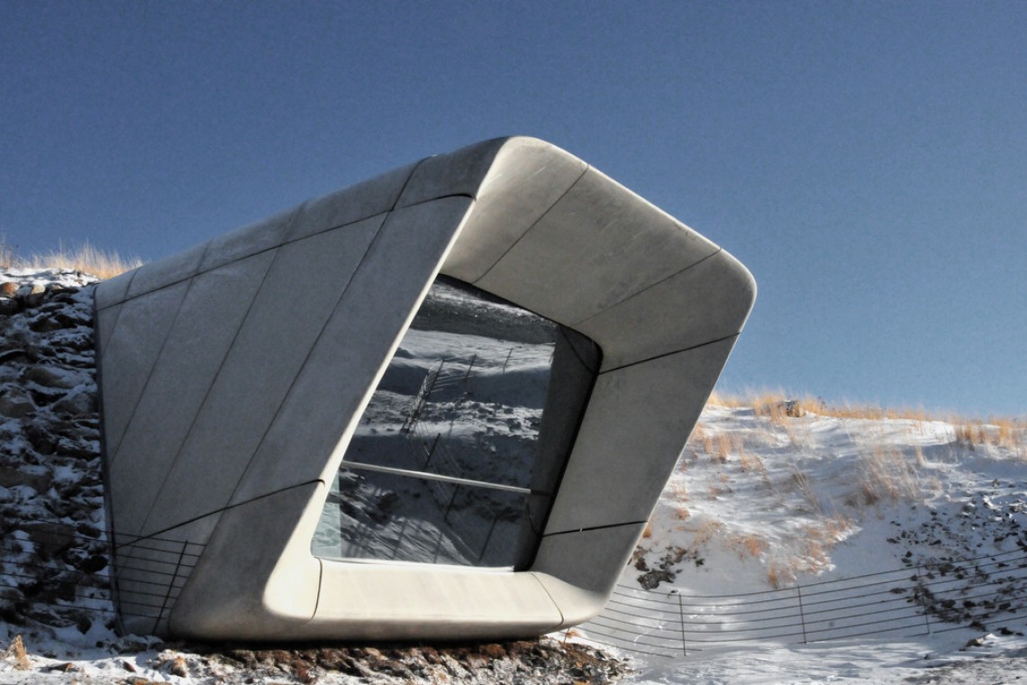 IT Messner Mountain Museum Corones fot. mat. prasowe Rockfon Muzeum w górze - zachwycający obiekt spod kreski Zahy Hadid i Petera Irmschera