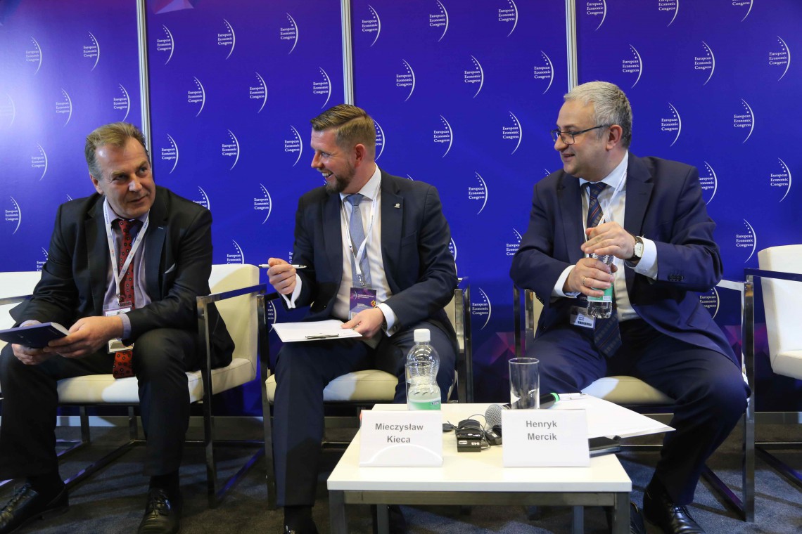Paneliści y sesji "Udana Rewitalizacja w praktyce" zorganizowanej podczas Europejskiego Kongresu Gospodarczego 2017. EEC: Rewitalizacja to nie jest biznes