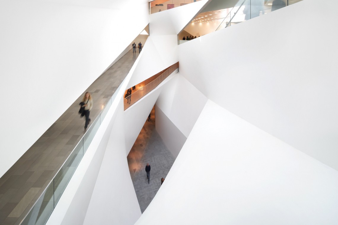Budynek Herty i Paula Amirów dla Muzeum Sztuki w Tel-Awiw-Jafa. Fot. Amit Geron Modernizm lubi barok? Zobacz niezwykłe muzeum w Izraelu