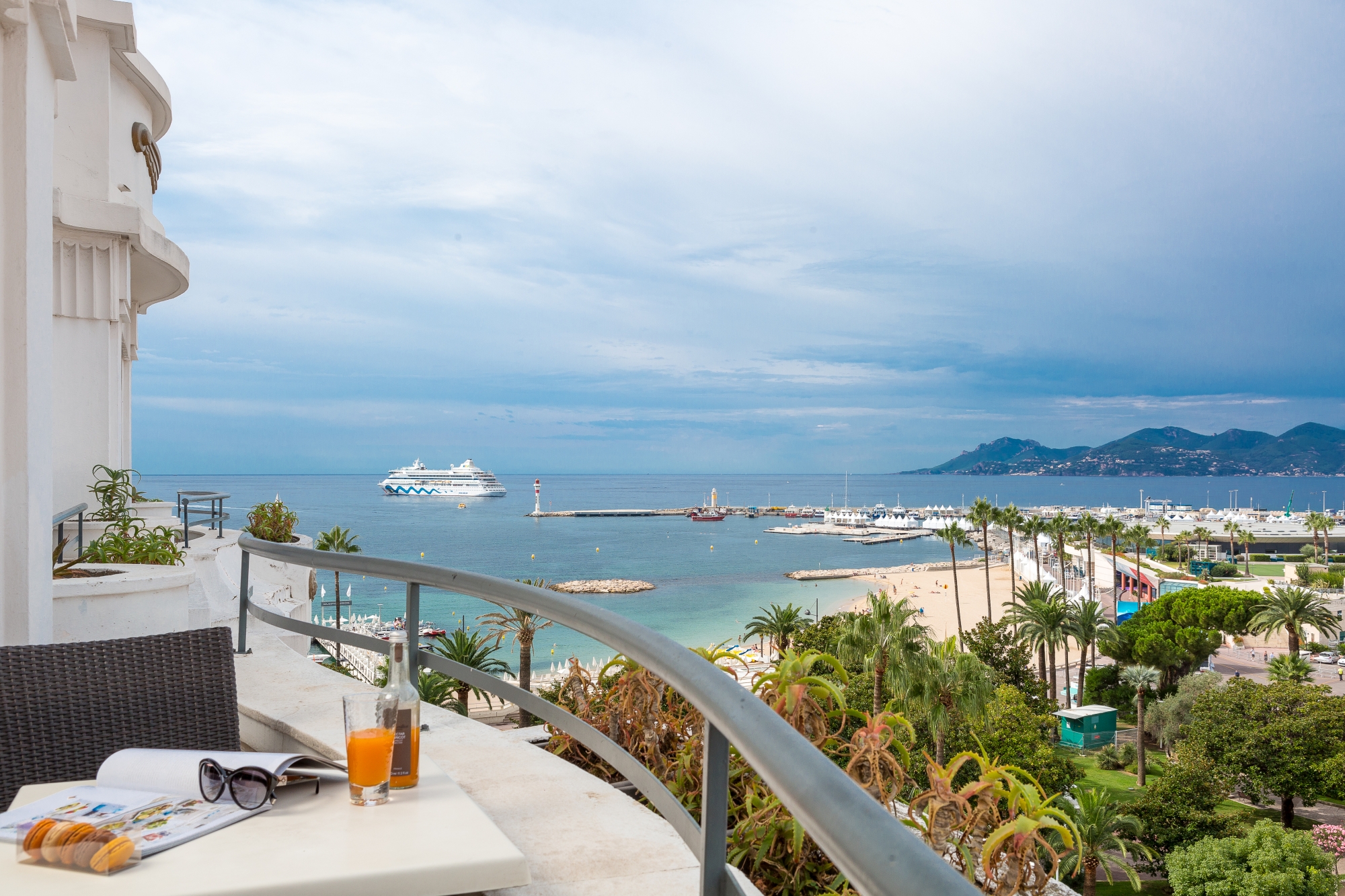 Jeden z hoteli, który można odwiedzić w Cannes: Hôtel Barrière Le Majestic