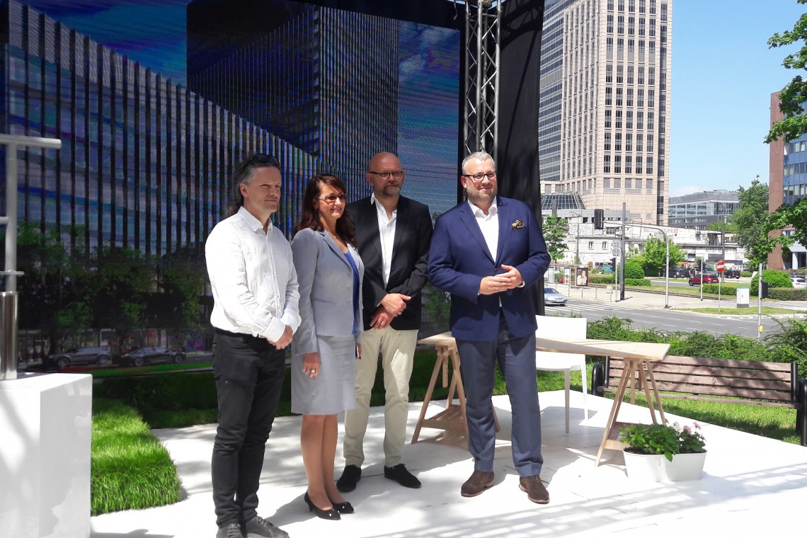 Trzeci z lewej: Paweł Majkusiak z pracowni JEMS Architekci fot. Skanska JEMS: Jesteśmy trudni, ale Skanska to zniosła