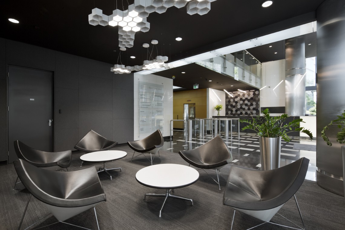 Foto: yassenhristov.com Odmienione lobby w biurowcu Saski Crescent. Design zachwyca!