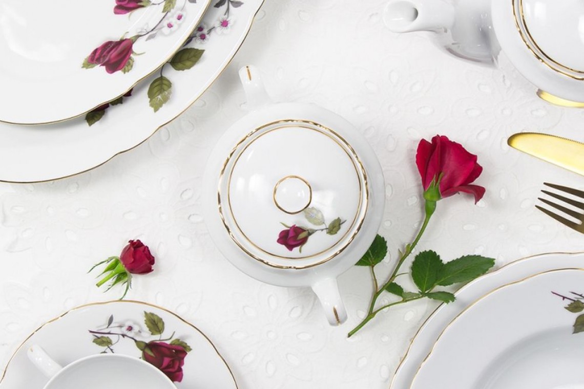 Kolekcja Feston Róża Angielska fot. mat. prasowe Porcelanowa podróż w czasie
