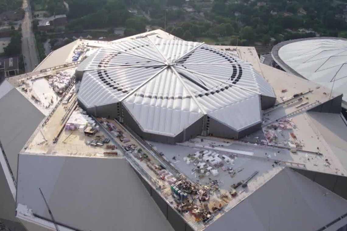 fot. Mercedes-Benz Stadium Dach stadionu, który... tańczy