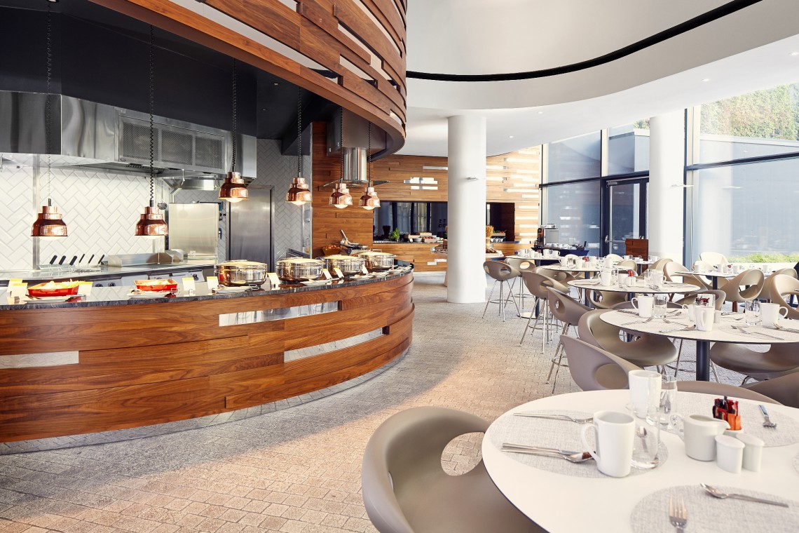 DoubleTree by Hilton Wroclaw - OVO Bar&Restaurant fot. mat. prasowe DoubleTree by Hilton Wroclaw świętuje pierwsze urodziny. Zobacz, jak wygląda