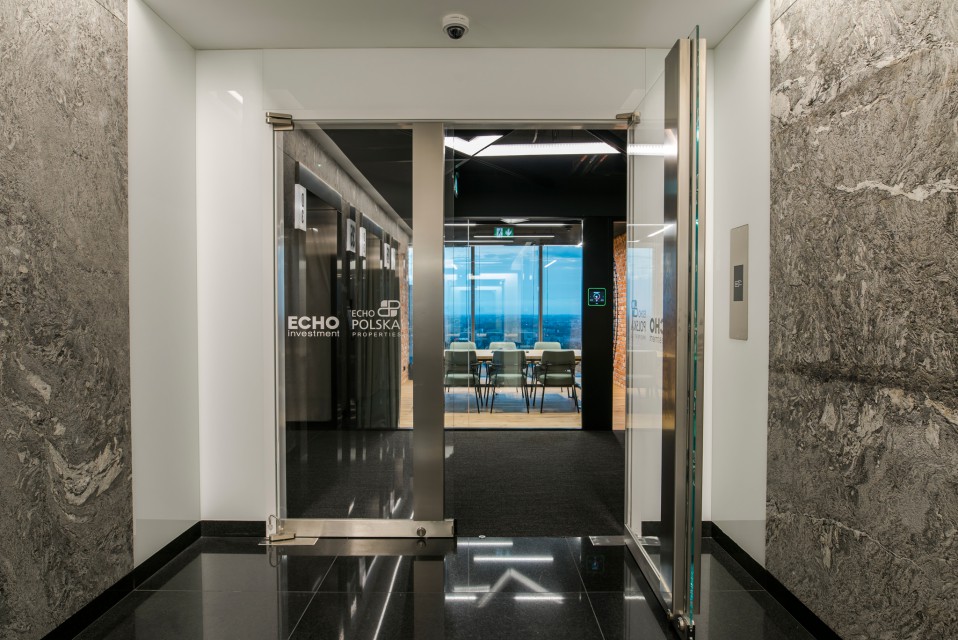 Tak pracuje się w EPP i Echo Investments fot. mat. prasowe Nowe biuro Echo Investment i EPP w Q22 zachwyca. Postawiono na najlepszy polski design
