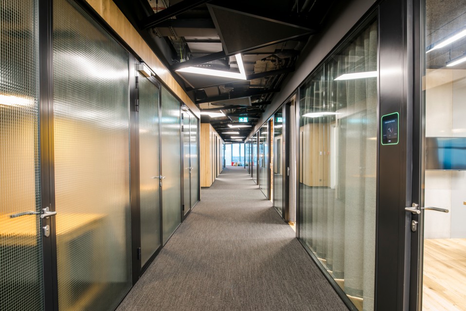 Tak pracuje się w EPP i Echo Investments fot. mat. prasowe Nowe biuro Echo Investment i EPP w Q22 zachwyca. Postawiono na najlepszy polski design