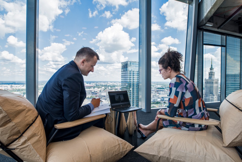 Tak pracuje się w EPP i Echo Investments fot. mat. prasowe Nowe biuro Echo Investment i EPP w Q22 zachwyca. Postawiono na najlepszy polski design