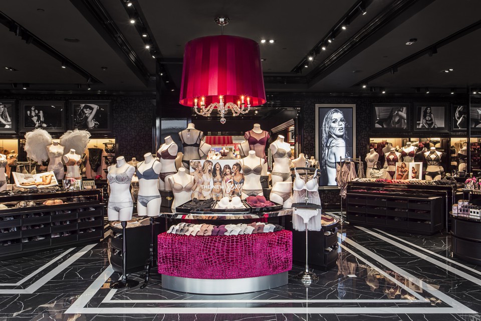 Victoria’s Secret z flagowym konceptem w Warszawie fot. mat. prasowe Tak wygląda flagowy salon Victoria’s Secret. Jest wyrafinowany i glamour